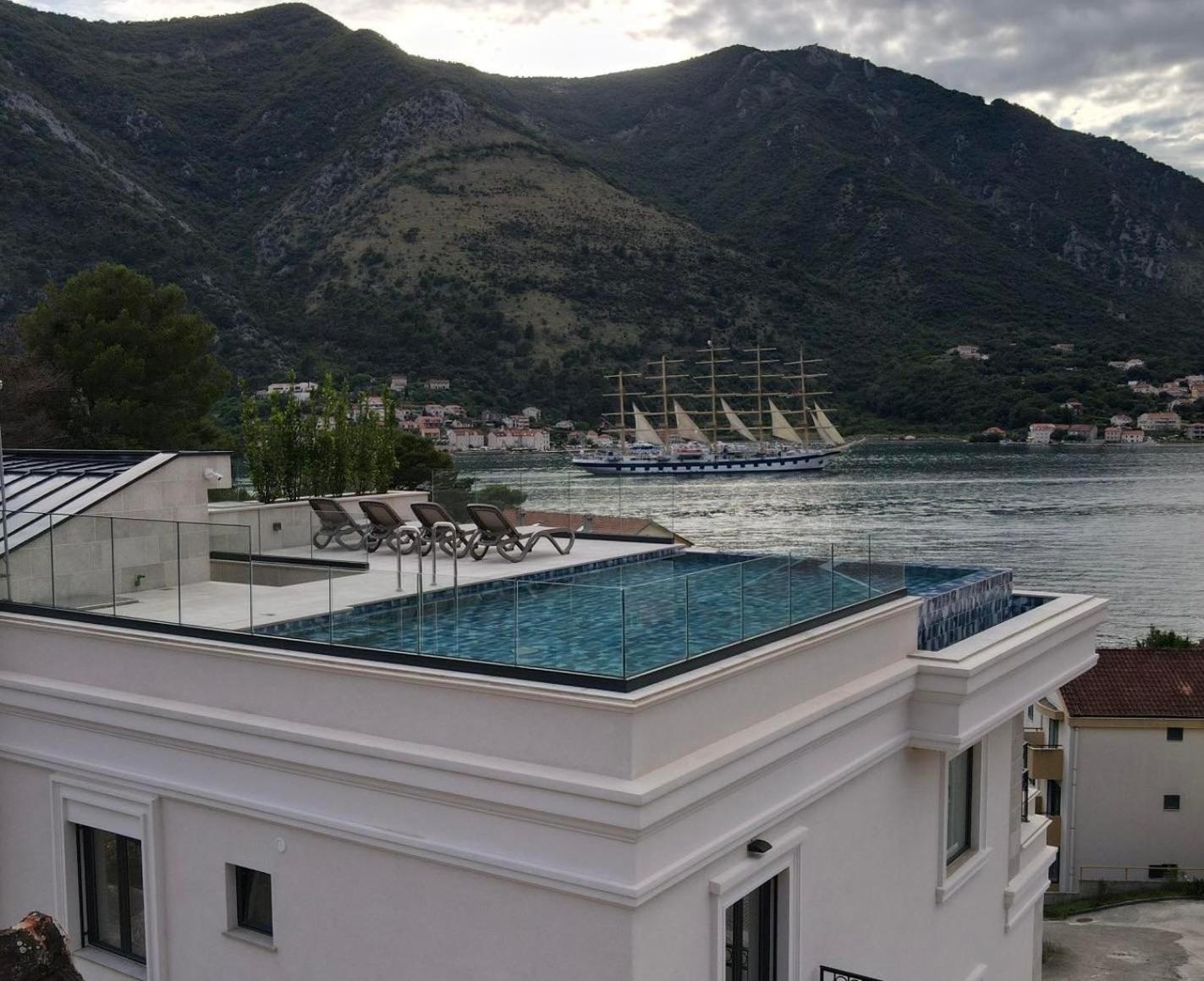Apartment Saint Matthew Place Dobrota